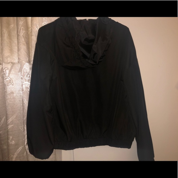 Windbreaker - Picture 2 of 6